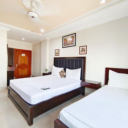 Hotel Crown Inn Мултан Екстер'єр фото
