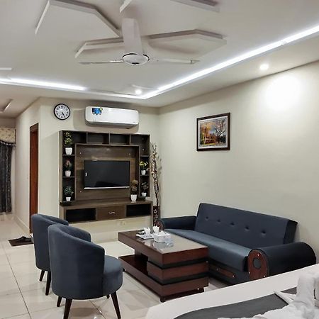 Hotel Crown Inn Мултан Екстер'єр фото
