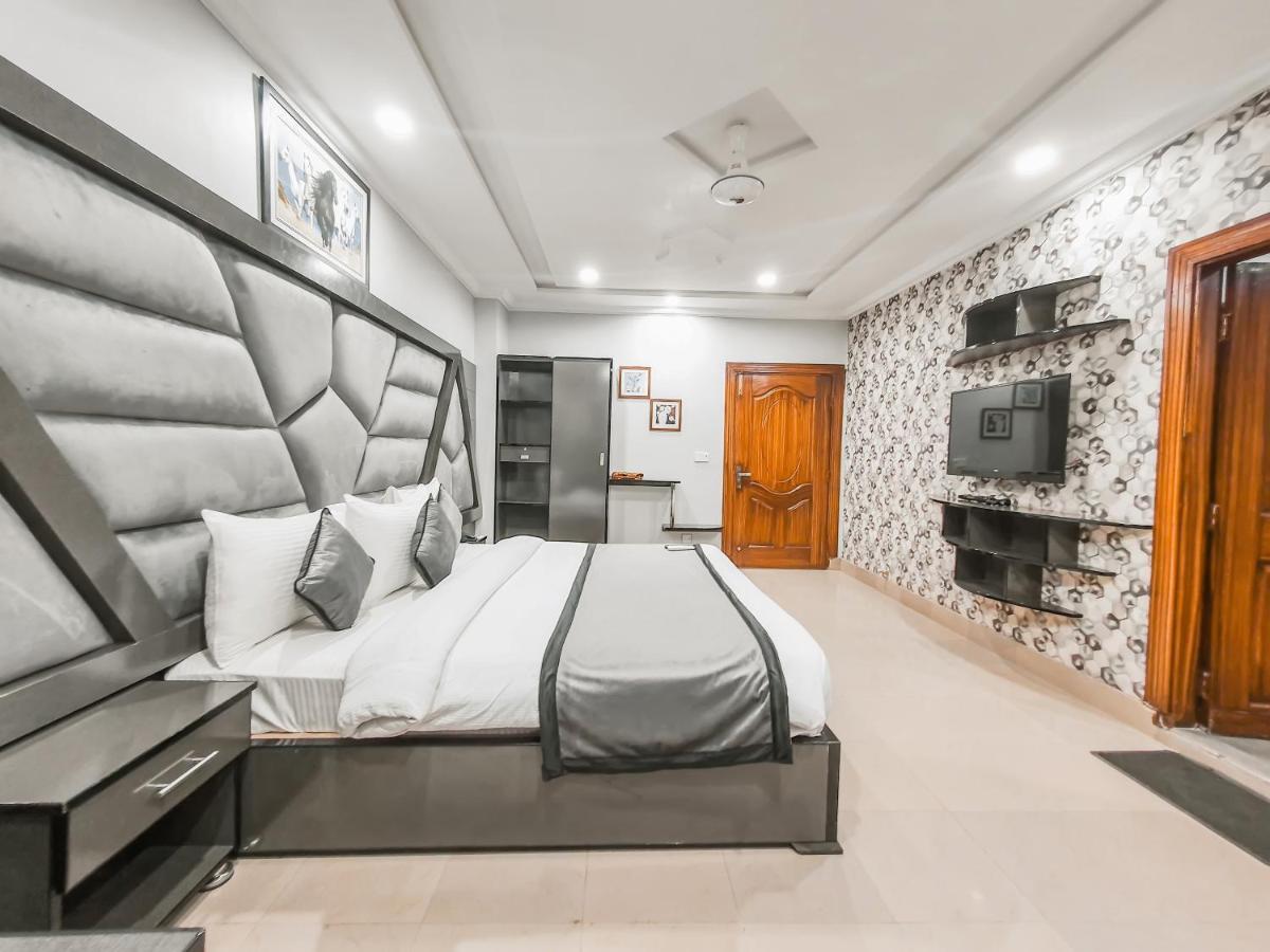Hotel Crown Inn Мултан Екстер'єр фото