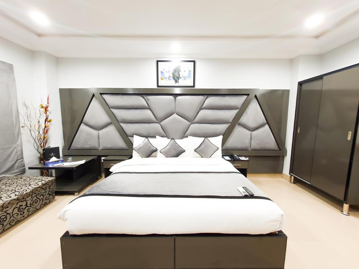 Hotel Crown Inn Мултан Екстер'єр фото