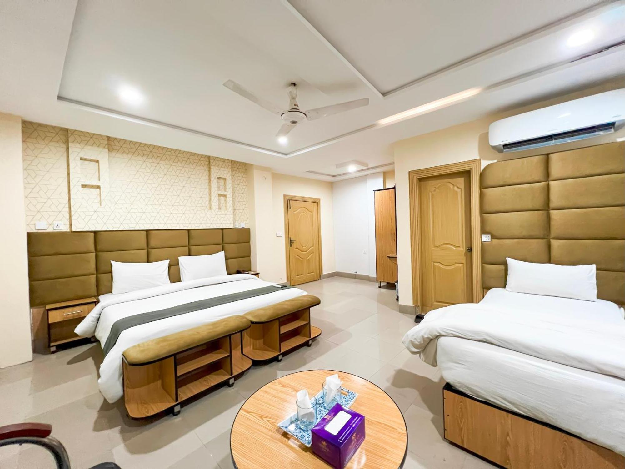 Hotel Crown Inn Мултан Екстер'єр фото