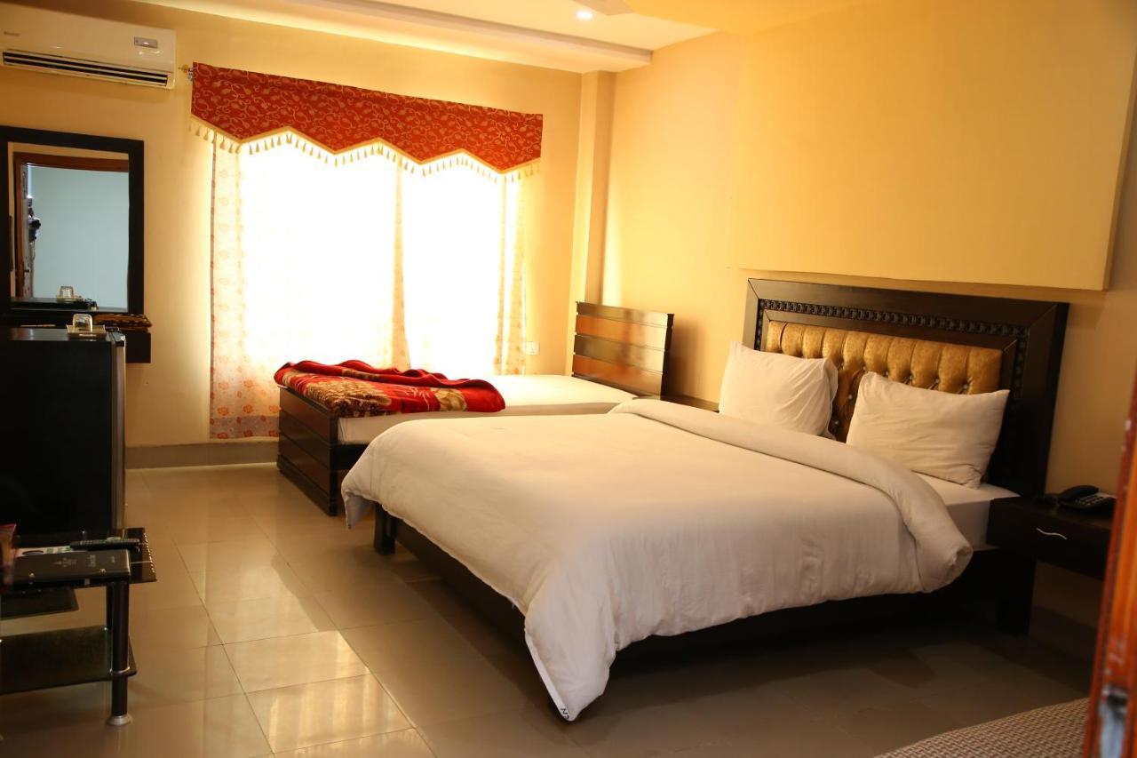 Hotel Crown Inn Мултан Екстер'єр фото